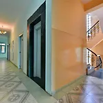 Oyo 8051 Hotel Don Jon